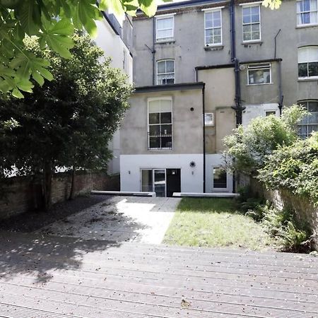 2 Bedrooms Close To The Beach With Garden And Own Entrance ! ブライトン エクステリア 写真