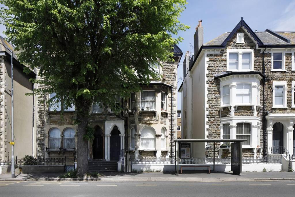 2 Bedrooms Close To The Beach With Garden And Own Entrance ! ブライトン エクステリア 写真